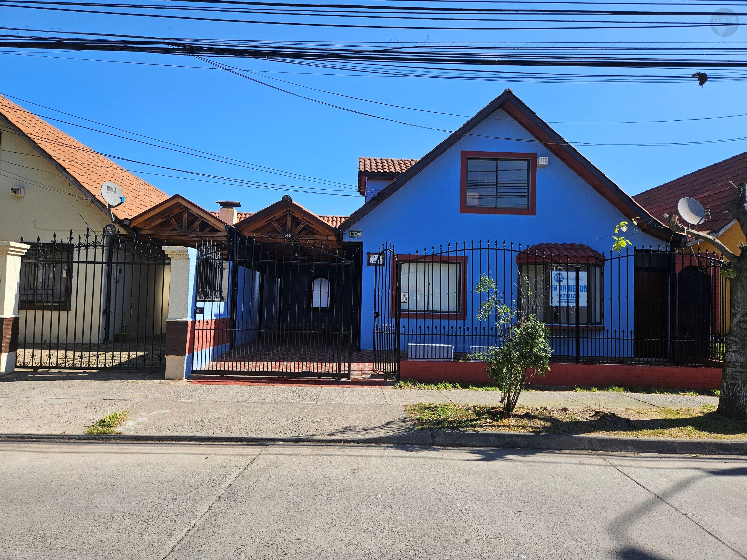 Arriendo amplia casa frente a colegio Montessori