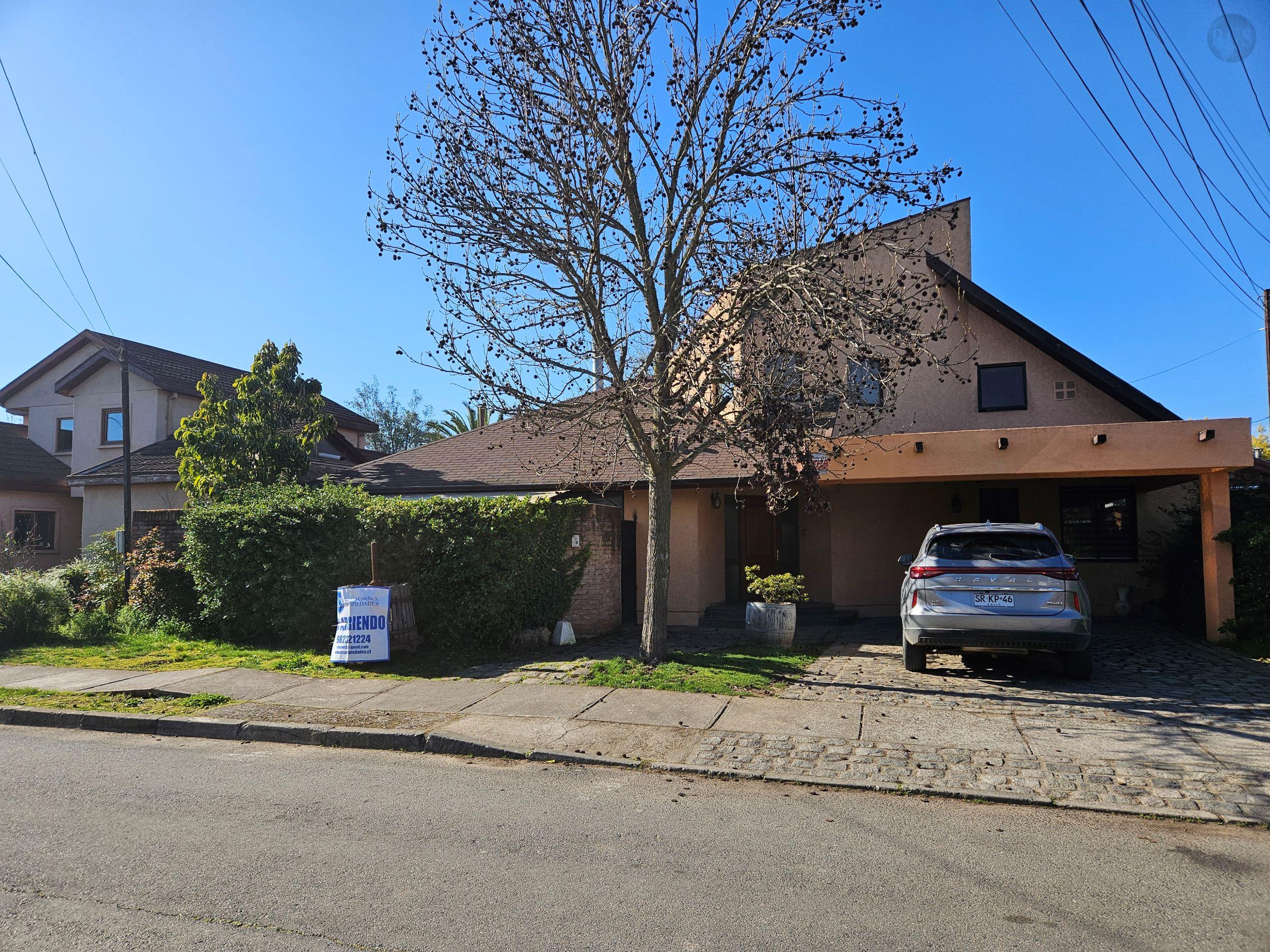 Arriendo amplia  casa en condominio Jardin Esmeralda