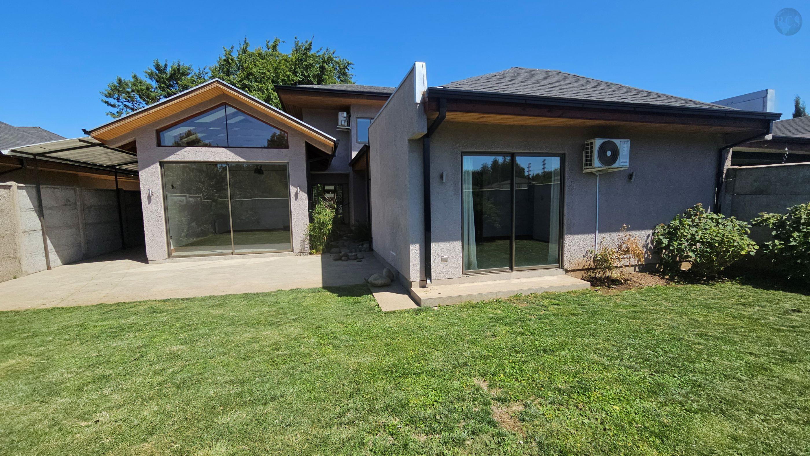 Arriendo hermosa casa en condominio