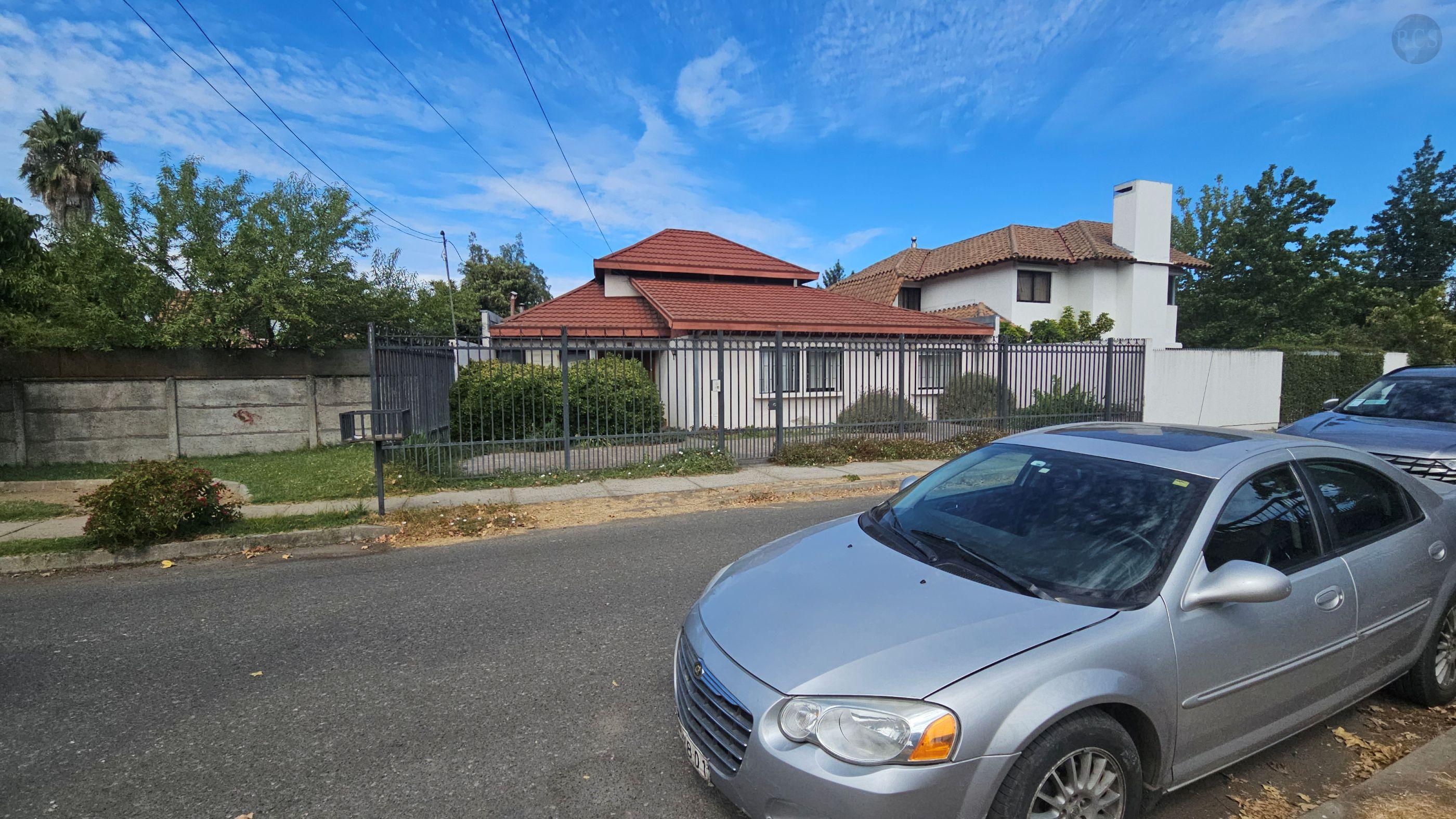 Vendo amplia  y segura casa en condominio cerrado