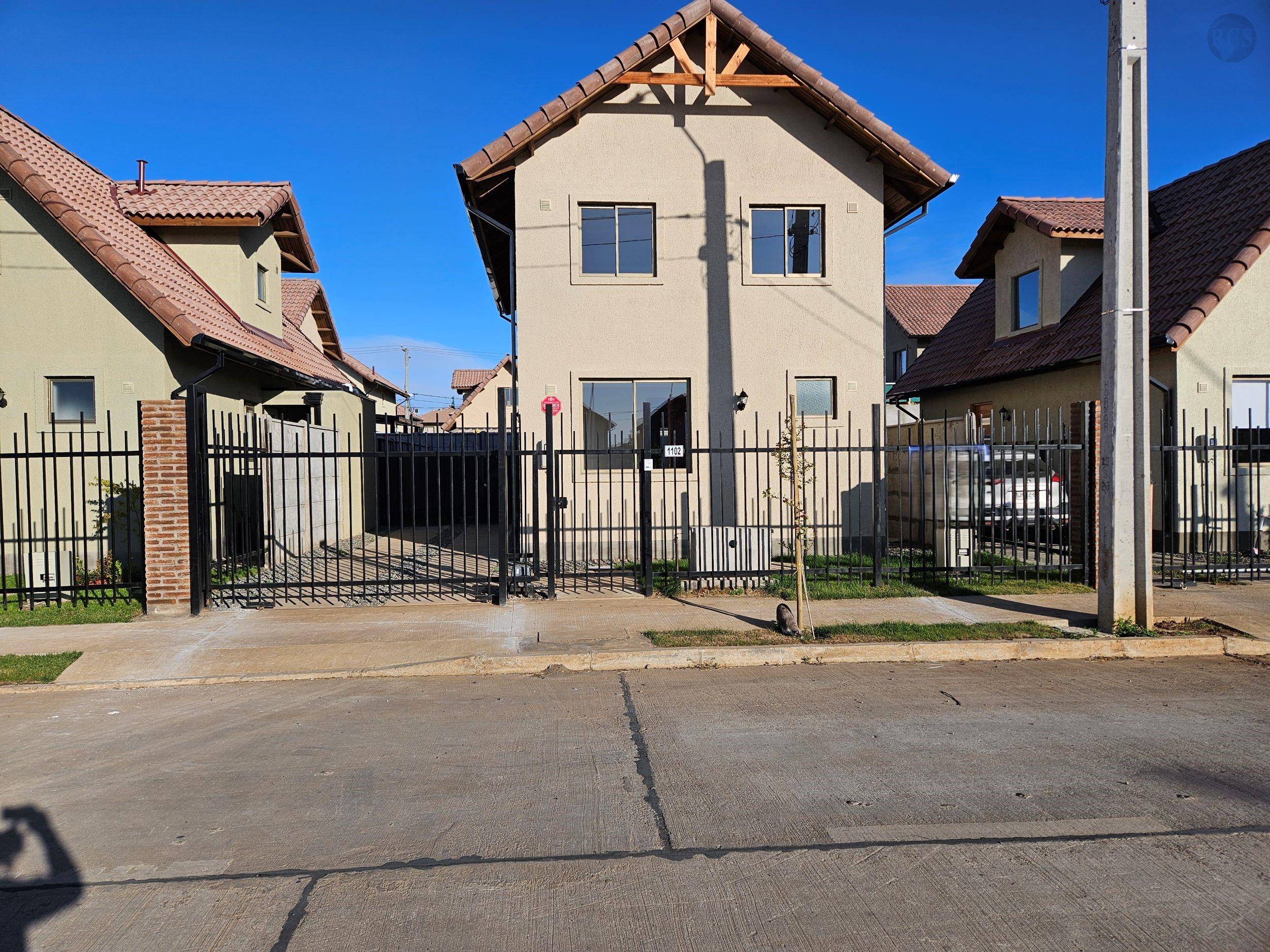 En arriendo casa nueva en microbarrio Hacienda Esmeralda