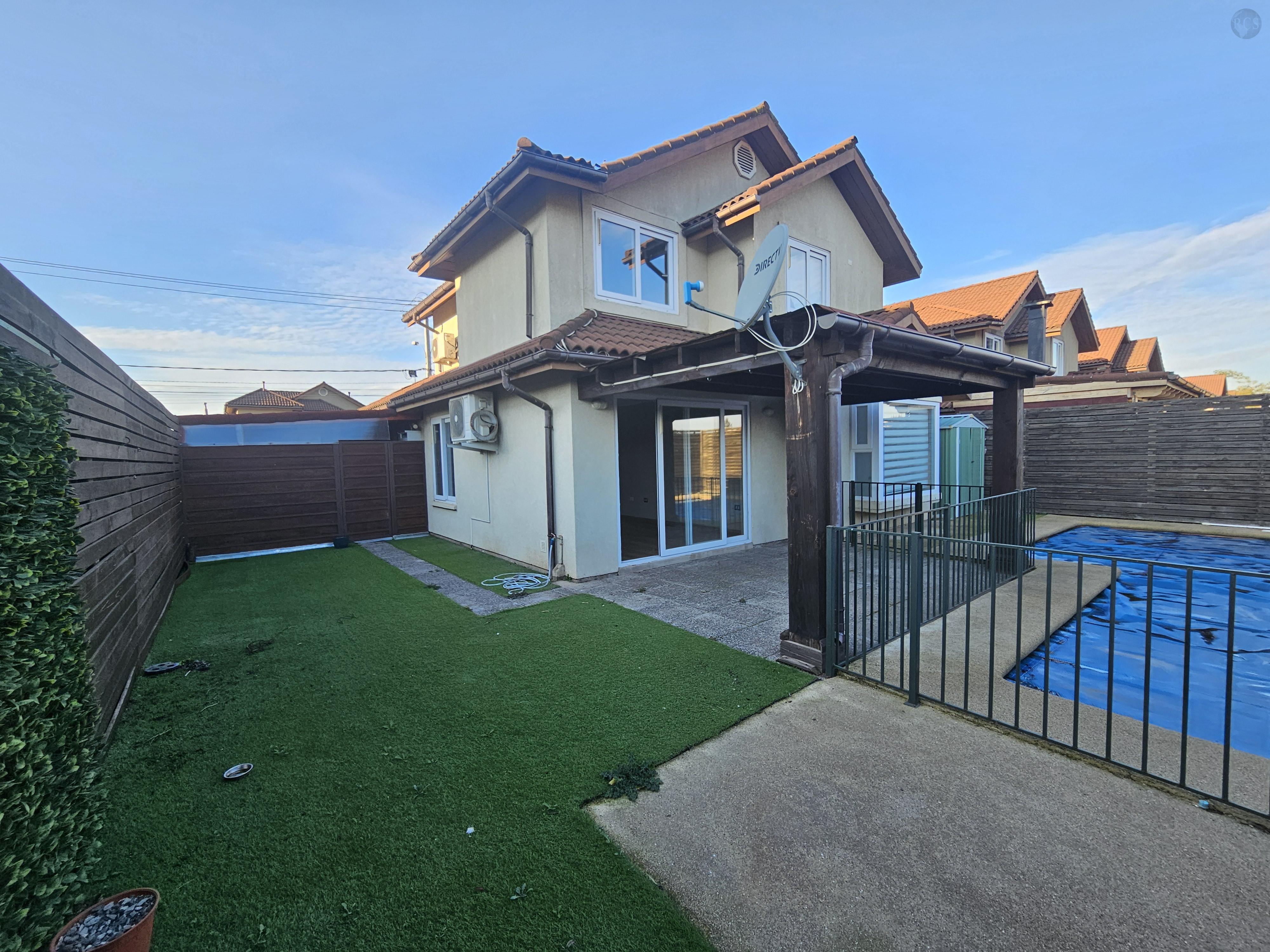 En arriendo amplia casa frente aLider Express Las  Rastras